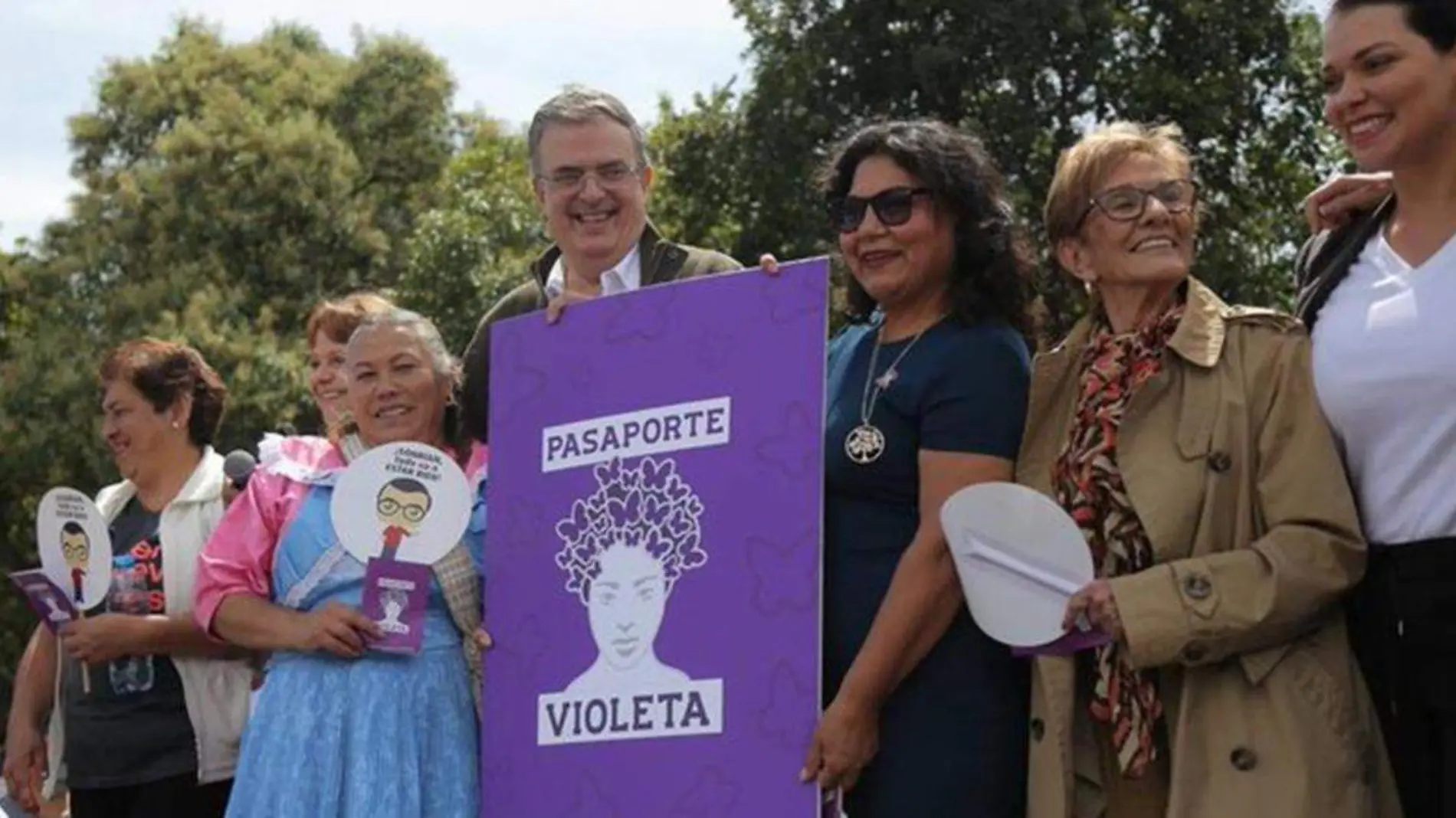 El 'Pasaporte Violeta' es un plan que pretende ayudar a las madres y jefas de familia.